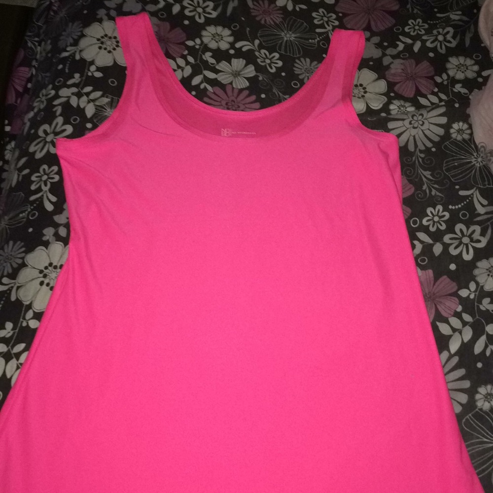 pink tank top